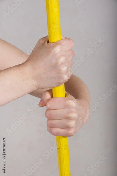 Fototapeta gripping hands