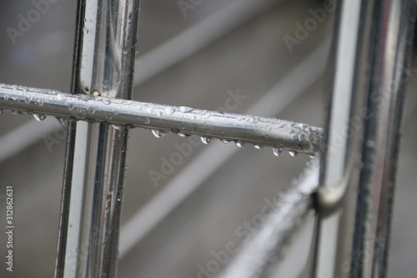 Obraz Капли воды на перилах