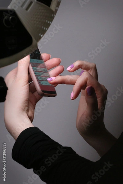 Obraz Руки со смартфоном