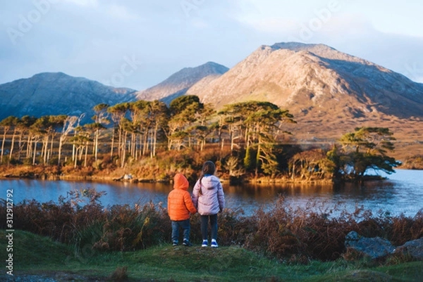 Obraz children enjoying view on lake