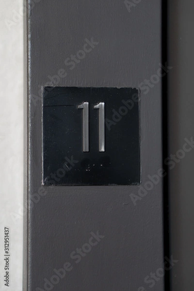 Obraz Number 11 on an Elevator