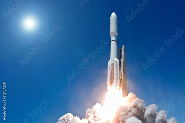 Fototapeta Zdejmij rakietę kosmiczną na tle błękitnego nieba i słońca. Elementy tego obrazu zostały dostarczone przez NASA