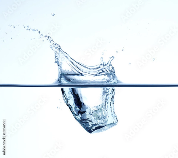 Obraz Eiswürfel ins Wasser fallen