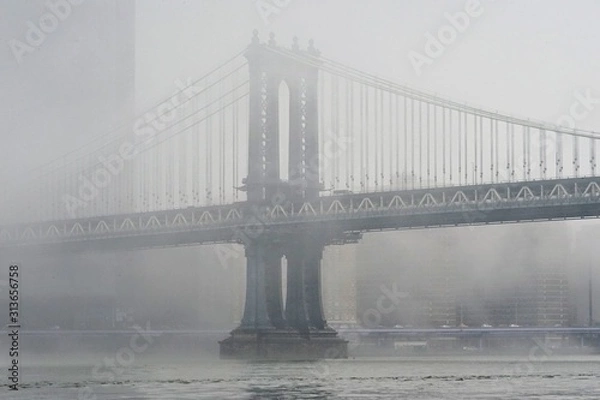 Obraz Manhattan Bridge and Skyline on a Foggy Day