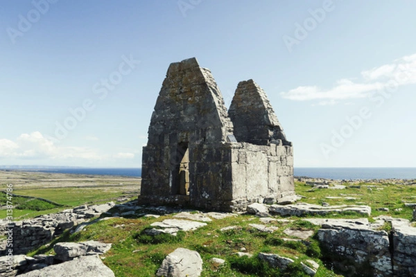 Fototapeta Beautiful ancient chapel on the aran island inishmore