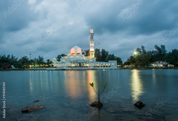 Obraz A long exposure shot of a beautiful mosque in Malaysia.