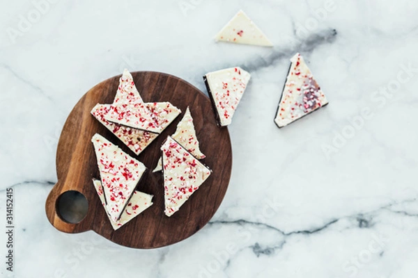 Fototapeta Peppermint white chocolate bark on marble background
