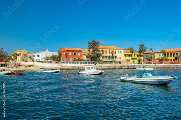 Fototapeta View to historic city and boats at the island in Africa. It is small island near Dakar. It was was the largest slave trade center on the African coast.