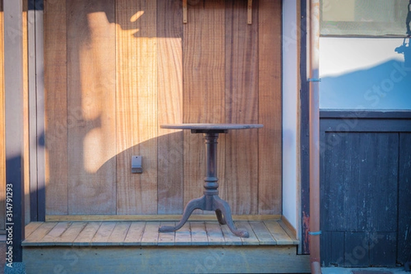 Obraz 日陰の丸テーブル