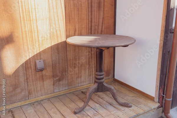 Obraz 日陰の丸テーブル