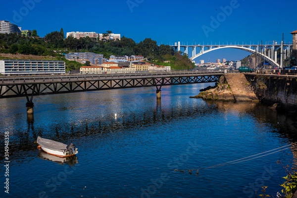Obraz View of the Duoro River and the Cais das Pedras Viaduct in a beautiful early spring day at Porto City in Portugal