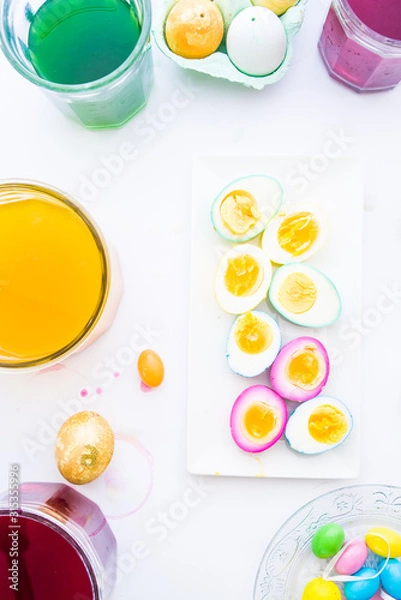 Fototapeta Coloring hard-boiled eggs easter tradition, naturally dyed eggs for easter holiday using natural ingredients, top view flat lay composition