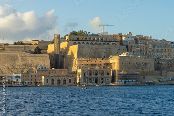 Fototapeta View of the former moat and walls in Valletta, Malta.