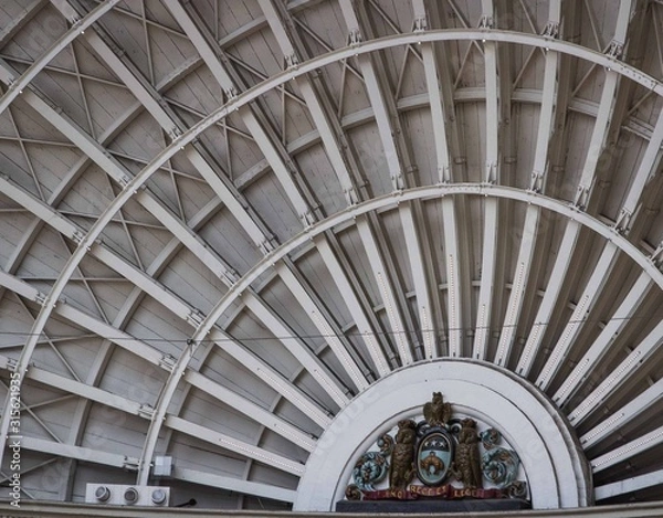 Obraz Leeds, England, 03/05/2019 Leeds Corn Exchange interior images of the beautiful architecture on the roof and dome shaped ceiling for many shoppers having a lovely place to look at with vintage