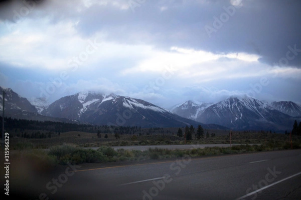 Obraz road in mountains