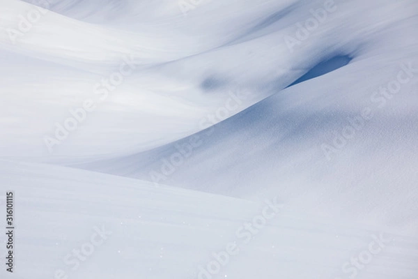 Fototapeta Forms and shape of a snowy alpine landscape