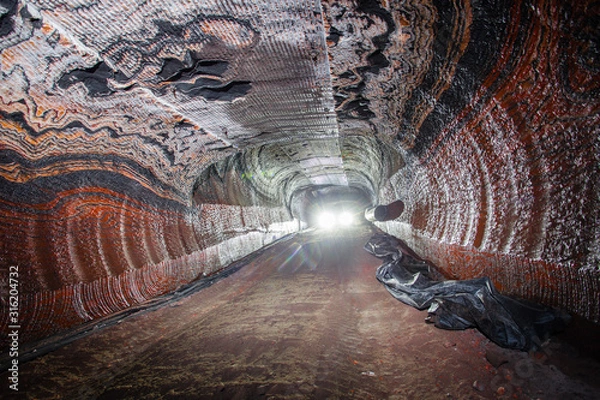 Fototapeta Salt potash mine tunnel with hypnotic pattern