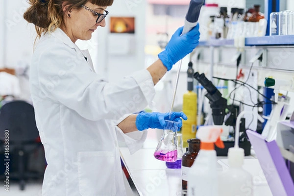 Fototapeta woman scientist with protective gloves working in the lab