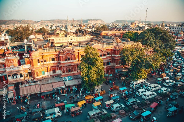 Fototapeta An aerial view on the street in front of the Hawa Mahal also known as the Palace of the Winds in the pink city of Jaipur in Rajasthan