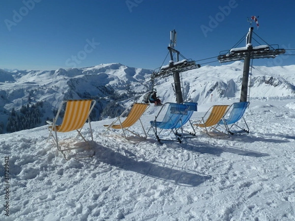 Obraz Schnee im Gebirge - Liegestühle