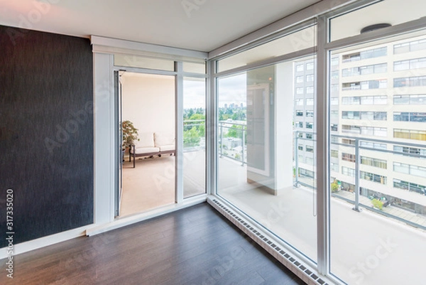 Fototapeta Empty room in a modern house or apartment.