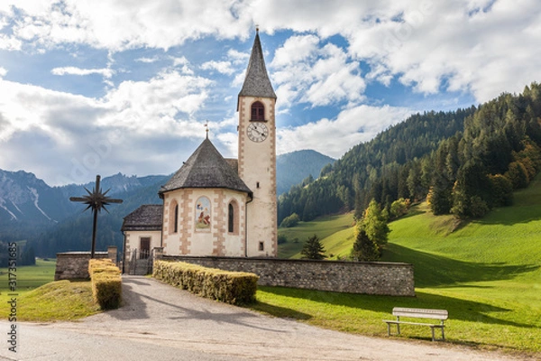 Fototapeta Kirche von St. Veit im Pragser Tal