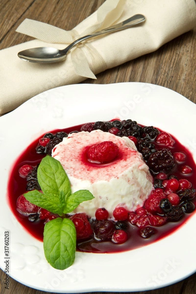 Fototapeta panna cotta ai frutti di bosco