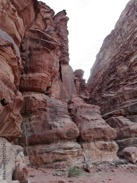 Fototapeta ワディラム　岩山の切れ目