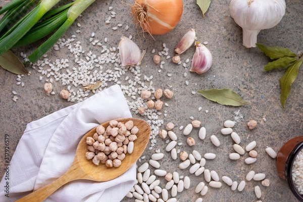 Fototapeta Composición flat lay con ingredientes para potaje sobre fondo de cemento