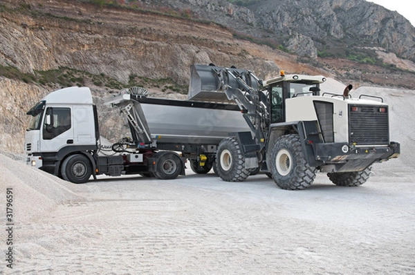 Obraz carico e trasporto inerti