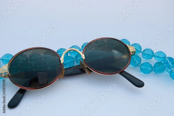 Obraz occhiali da sole perle azzurre