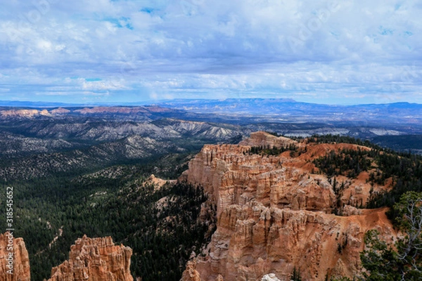 Fototapeta Amazing View to the Geological Structures called hoodoos in the Bryce Canyon National Park, USA