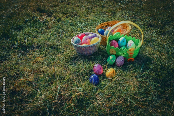 Obraz bunte verschiedene Ostereier in Körbe 