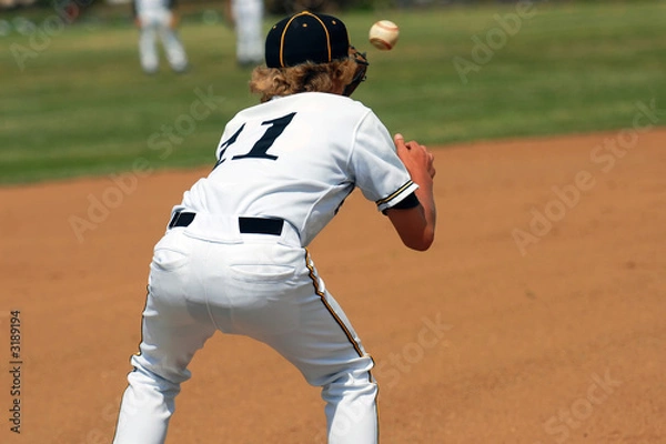Fototapeta catching ball on first base
