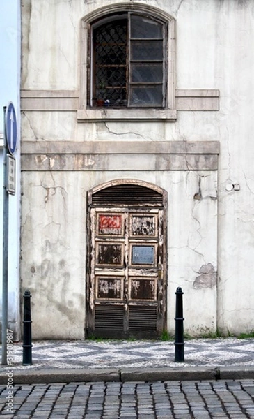 Obraz Doorway with graffiti in Prague