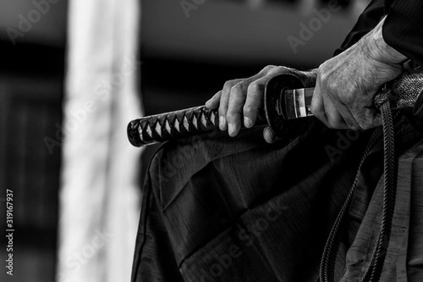 Fototapeta 刀を携えた人物