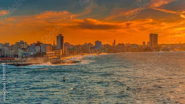 Obraz colorful old havana skyline cityscape in the sunset with the melecon and the sea, cuba	