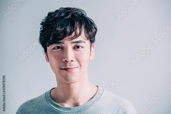 Fototapeta  portrait of young smiling handsome man isolated on gray background