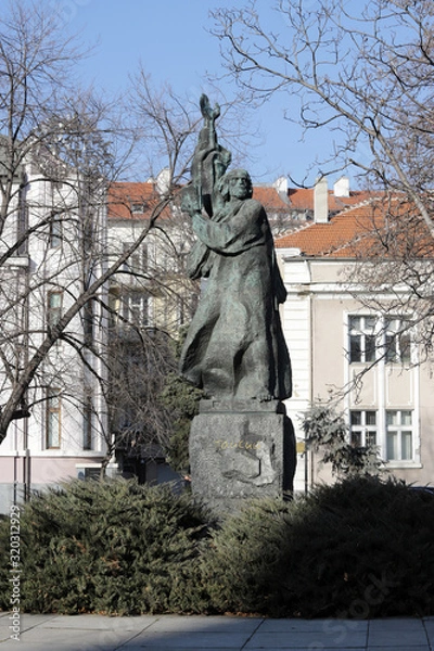 Obraz Monument to priest Paisiy Hilendarski, Saint Paisius of Hilendar or Paìsiy Hilendàrski monument in Sofia, Bulgaria