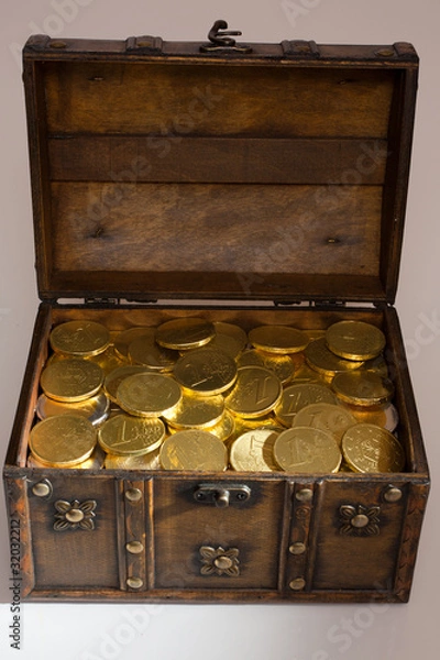 Obraz Open box full with money