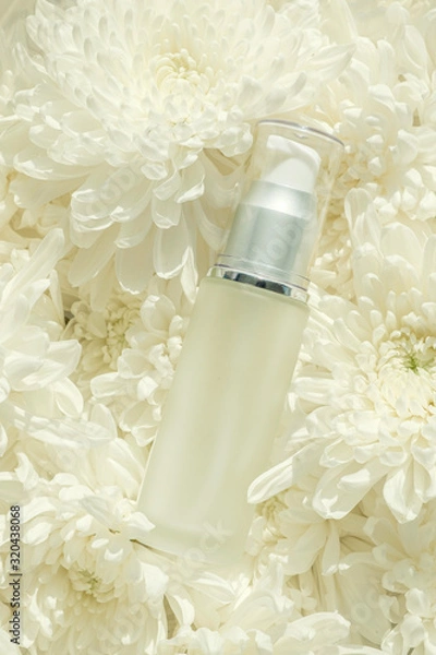 Obraz Cosmetic Bottle on white flower