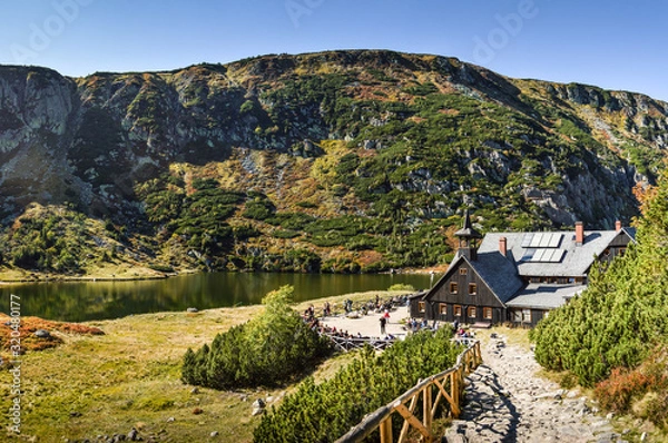 Fototapeta Karpacz, Dolny Śląsk / Polska - 22.09.2019: Mały Staw w Karkonoszach / Karkonosze / Polska
