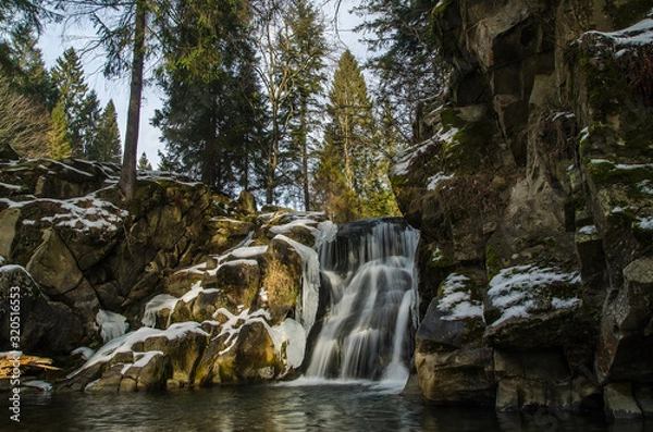 Obraz Wodospad zimą 