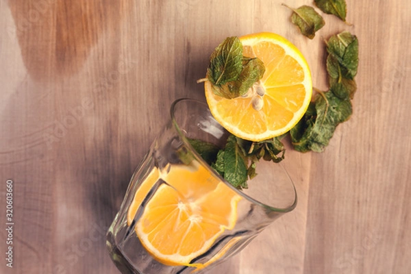 Fototapeta lemon with mint in a glass
