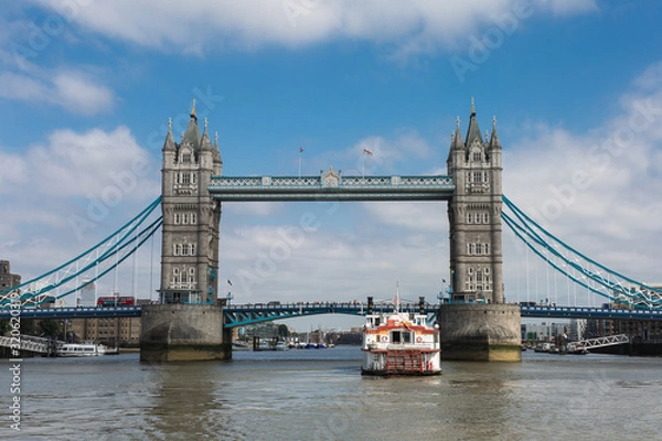 Fototapeta Tower Bridge, a Combined Bascule and Suspension Bridge in London