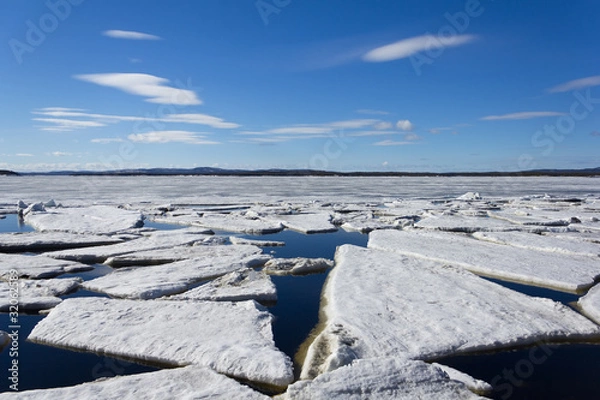 Obraz Sea ice is destroyed in the spring