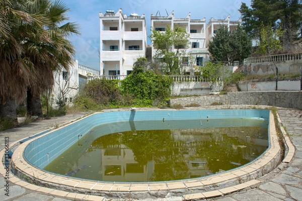 Obraz Zrujnowany hotel