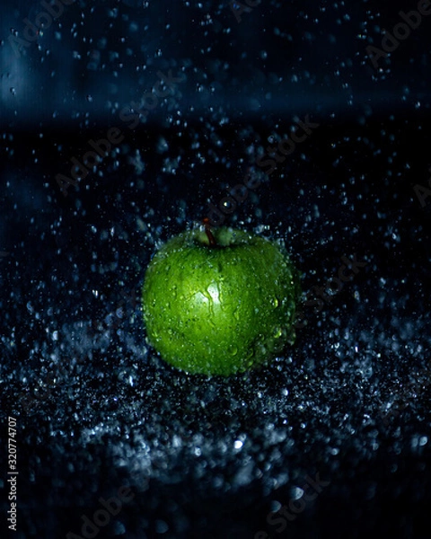 Fototapeta Apple under rainfall