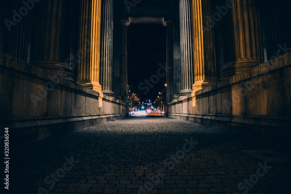 Obraz dramatic dark path through ancient columns in munich