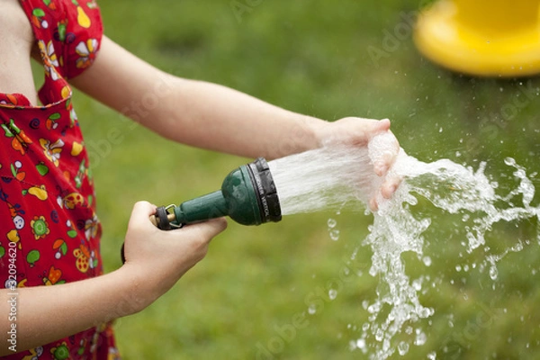 Obraz girl playing with water